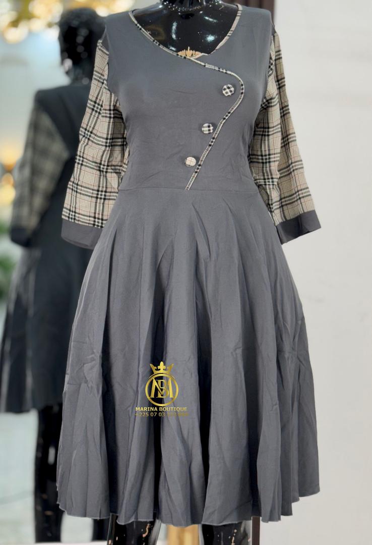ROBE AUX GENOUX